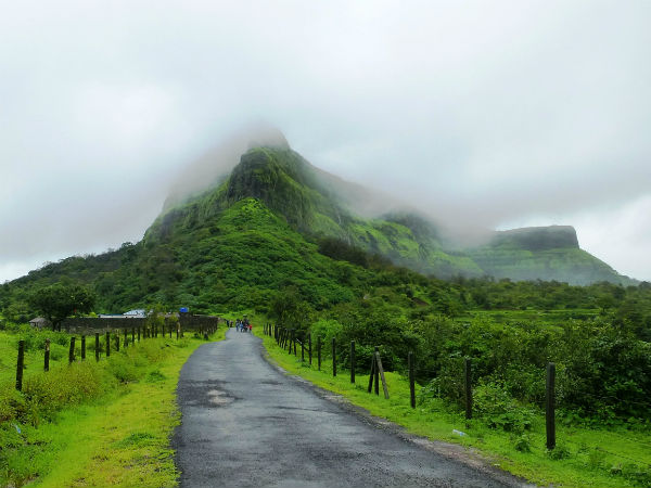 visapur-fort-ignited-trekker